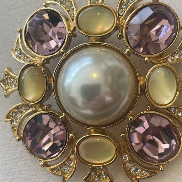 LOVELY Vintage brooch, Gold Tone with Swarovski Components - Picture 3 of 3